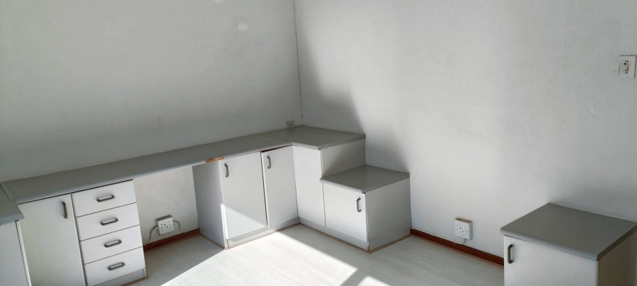 5 Bedroom Property for Sale in Table View Western Cape